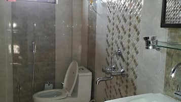 Ducha, artículos de tocador gratuitos, pantuflas