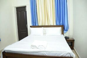 Premium bedding, desk, iron/ironing board, free WiFi - Hill View Homes (Nainital)