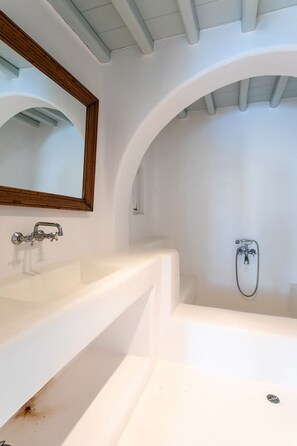 Villa, 4 camere da letto, piscina privata | Bagno | Doccia, set di cortesia gratuito, asciugacapelli, asciugamani