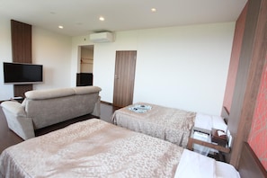 Free WiFi, bed sheets - Fujizakura Hotel (Oyama)