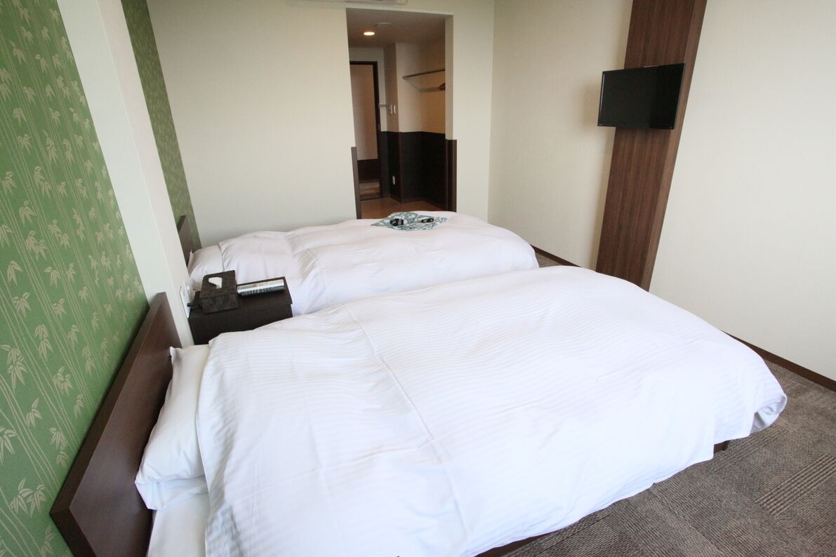Free WiFi, bed sheets