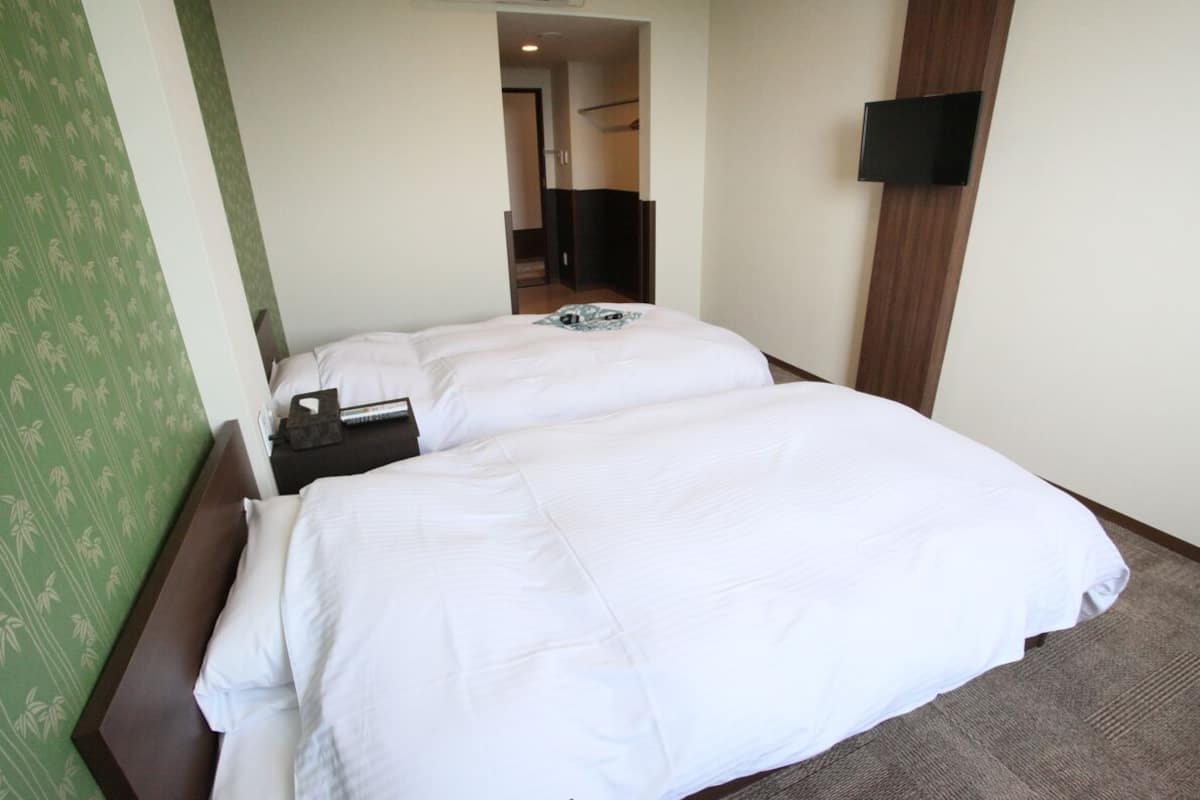 WiFi (free), bed sheets