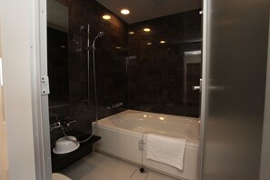 Free toiletries, hair dryer, slippers, towels - Fujizakura Hotel (Oyama)