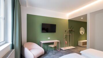 Muebles diferentes, escritorio, cortinas blackout y wifi gratis