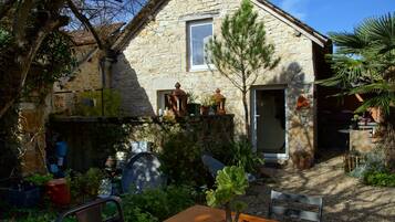 Design suite, uitzicht op tuin (Atelier 59) | Luxe beddengoed, individueel gedecoreerd, individueel gemeubileerd