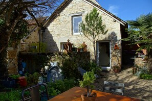 Design Suite, Garden View (Atelier 59) - La Maison de Louna (Salles-Courbaties)