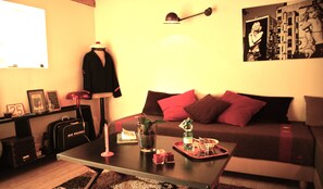 Suíte design, vista para o jardim (Atelier 59) | Área de estar | TV de tela plana, DVD player