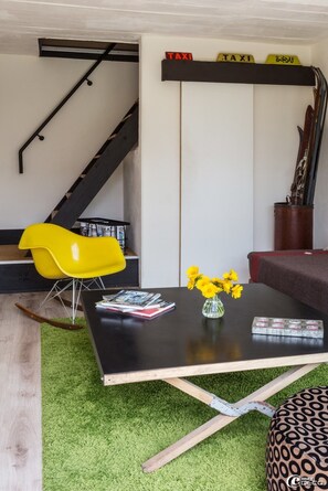 Design-Suite, 2 Schlafzimmer, Gartenblick (Atelier 98) | Wohnbereich