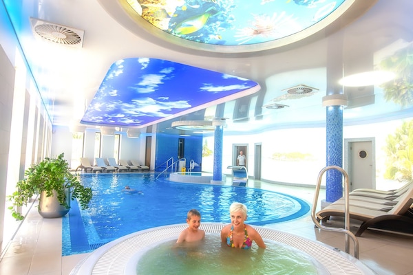Indoor spa tub