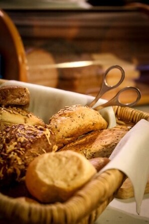 Free daily buffet breakfast - Landidyll Hotel Erbgericht Tautewalde (Wilthen)