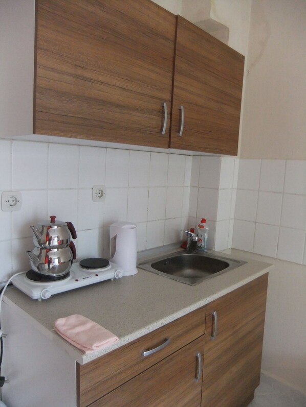 Villa, vue mer | Coin cuisine privé | Grand réfrigérateur, plaque de cuisson
