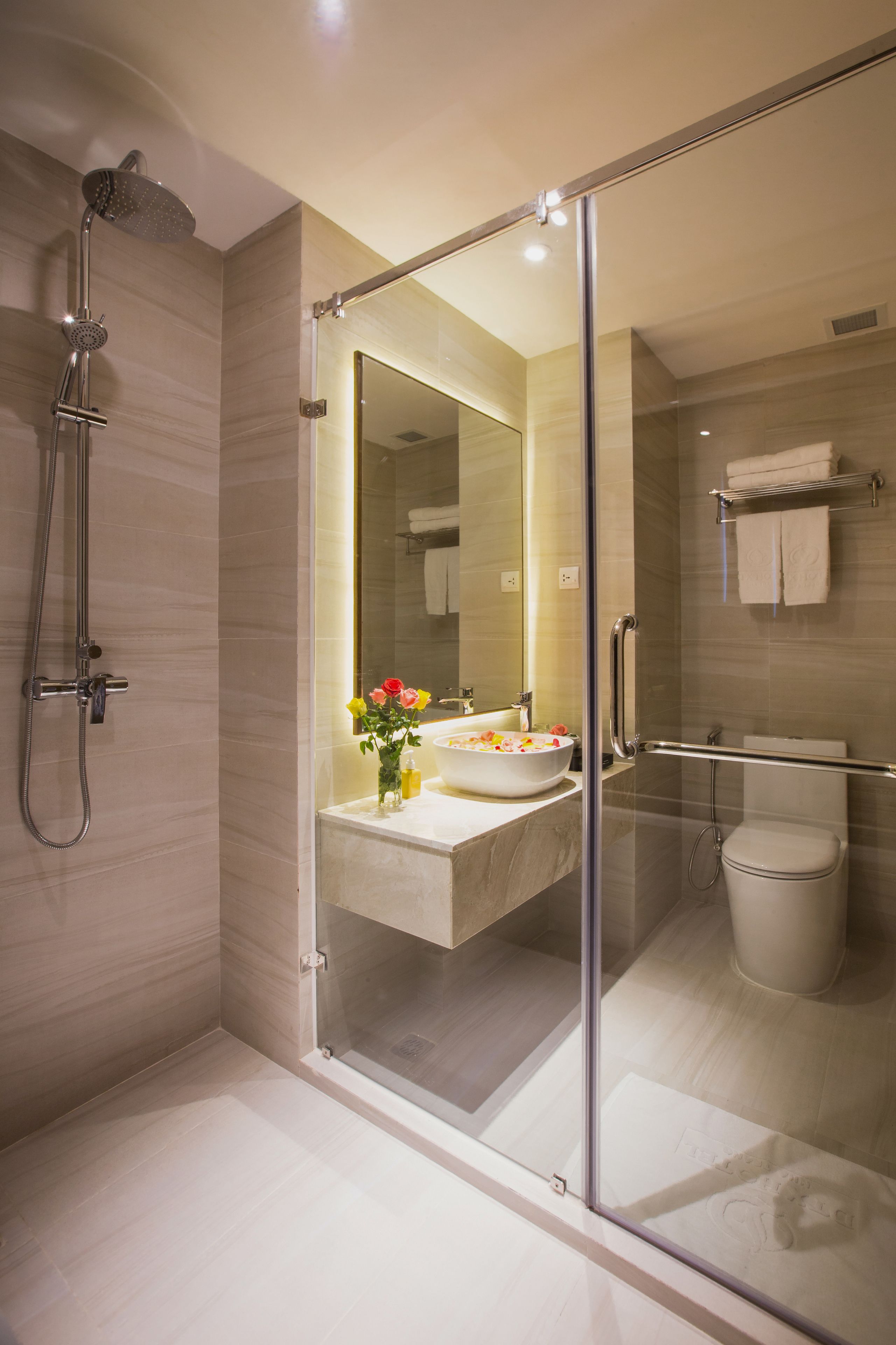 shower, rainfall showerhead, free toiletries, hair dryer