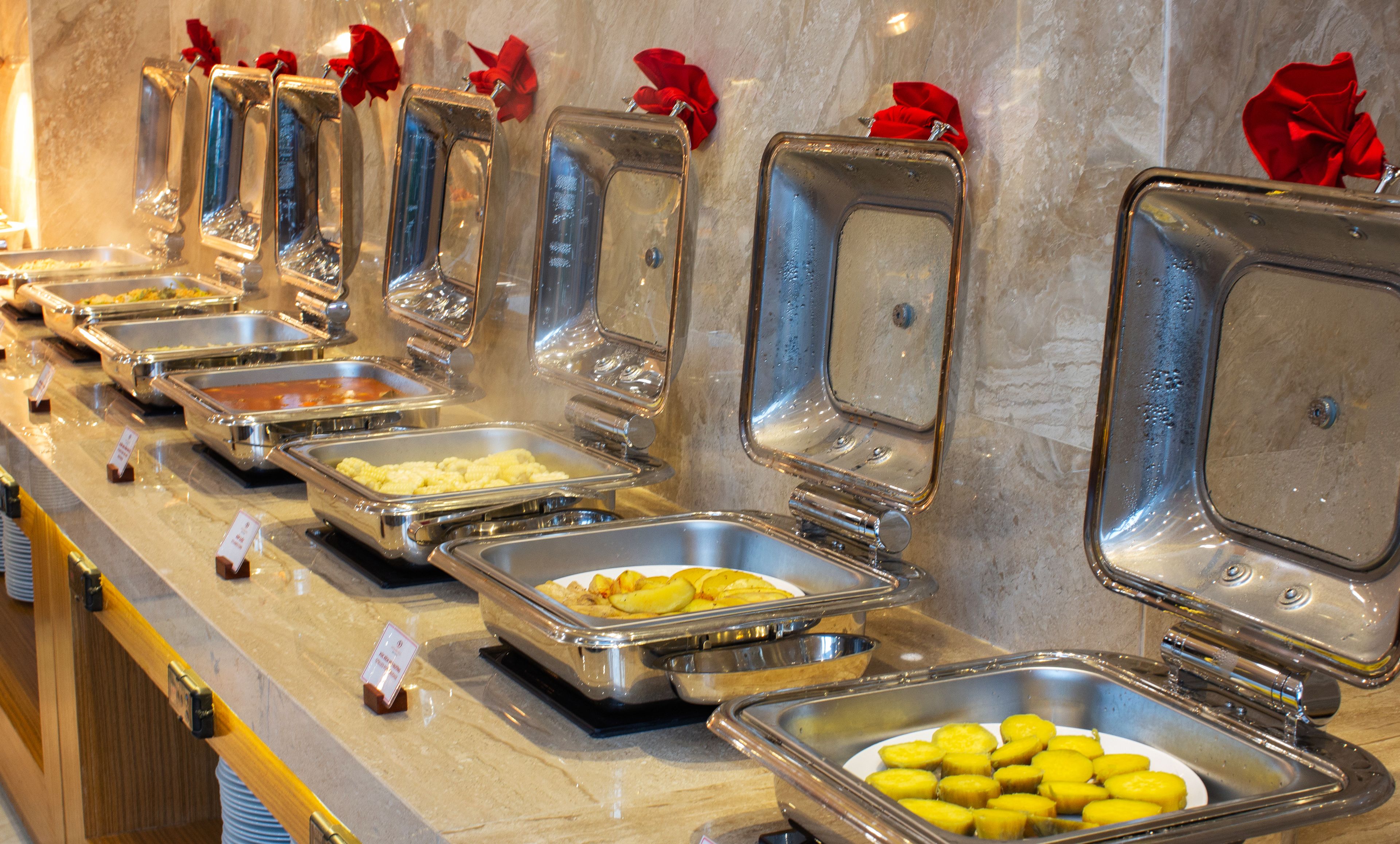 daily buffet breakfast (vnd 150000 per person)