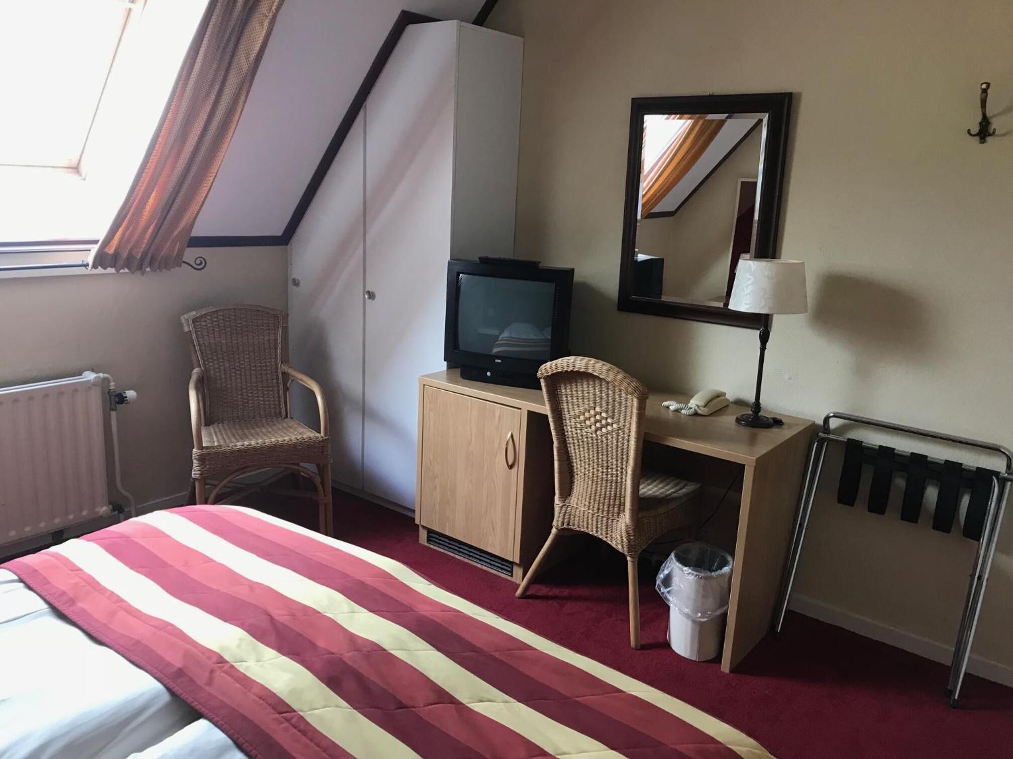 desk, soundproofing, iron/ironing board, free wifi