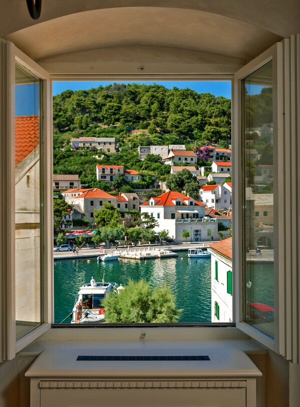 Kahden hengen standard-huone (yksi tai kaksi sänkyä) | Näkymä huoneesta