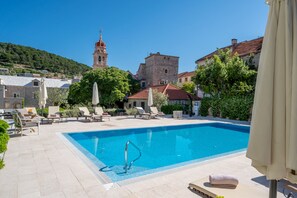 Außenpool (je nach Saison geöffnet)