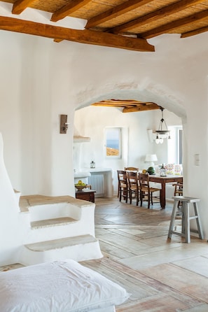 Villa, 5 Schlafzimmer, eigener Pool, Meerblick | Wohnbereich | Flachbildfernseher