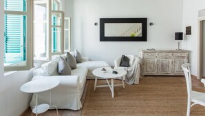 วิลล่า, 3 ห้องนอน, วิวเมือง | ห้องนั่งเล่น | ทีวีจอแบน