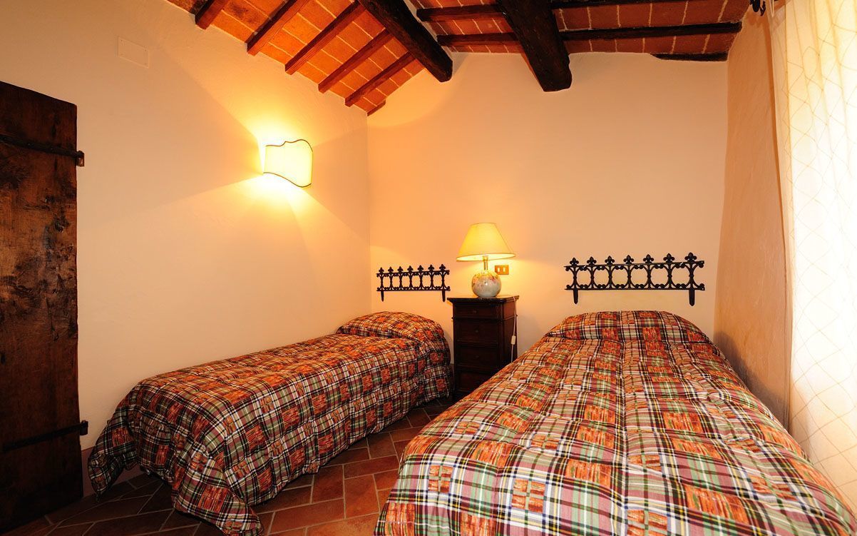 2 bedrooms, iron/ironing board, free cribs/infant beds, free WiFi