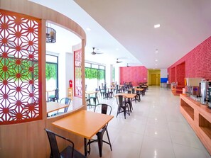 Daily buffet breakfast (THB 250 per person)
