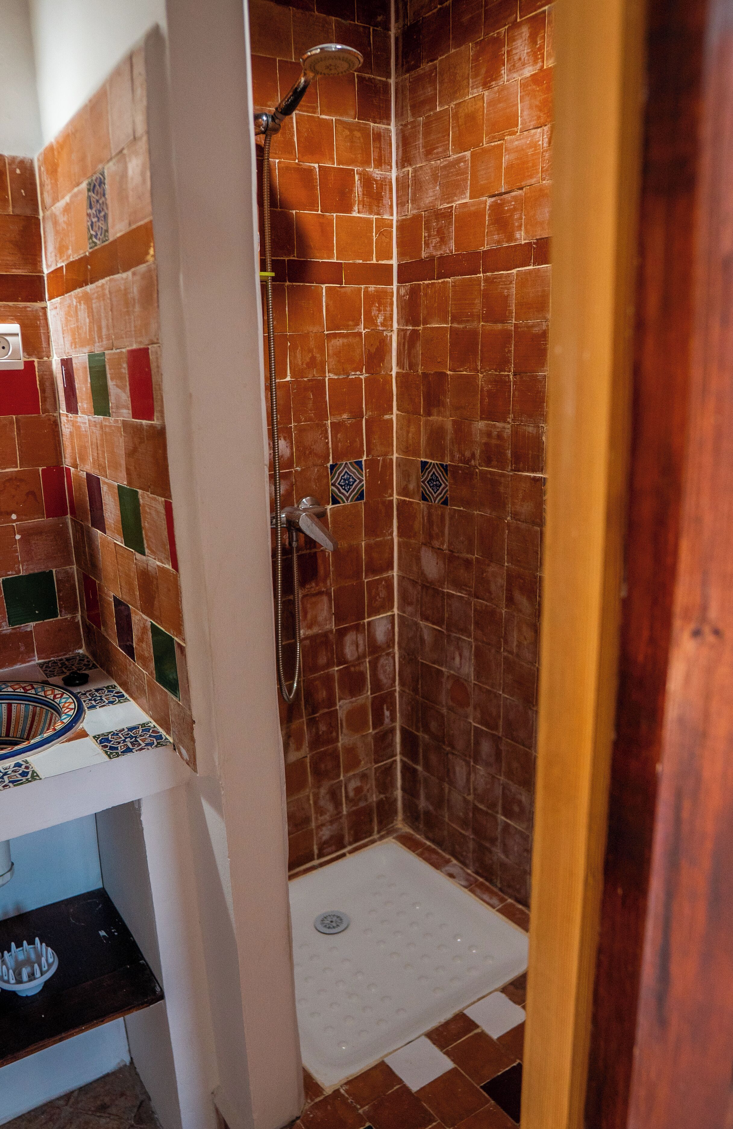Double Room, Harbor View | Bathroom | Shower, rainfall showerhead, free toiletries, towels