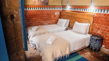 Chambre Quadruple Familiale, non-fumeurs (Arabi) | Wi-Fi gratuit, draps fournis