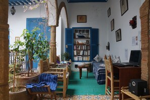 Lobby sitting area - Riad Le Cheval Blanc (Safi)