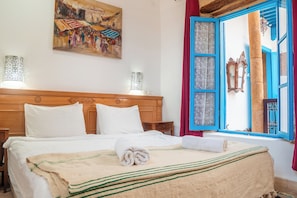 Comfort Double Room, Non Smoking (Ahmar) | WiFi (free), bed sheets - Riad Le Cheval Blanc (Safi)