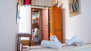 Double Room, Harbour View | Free WiFi, bed sheets
