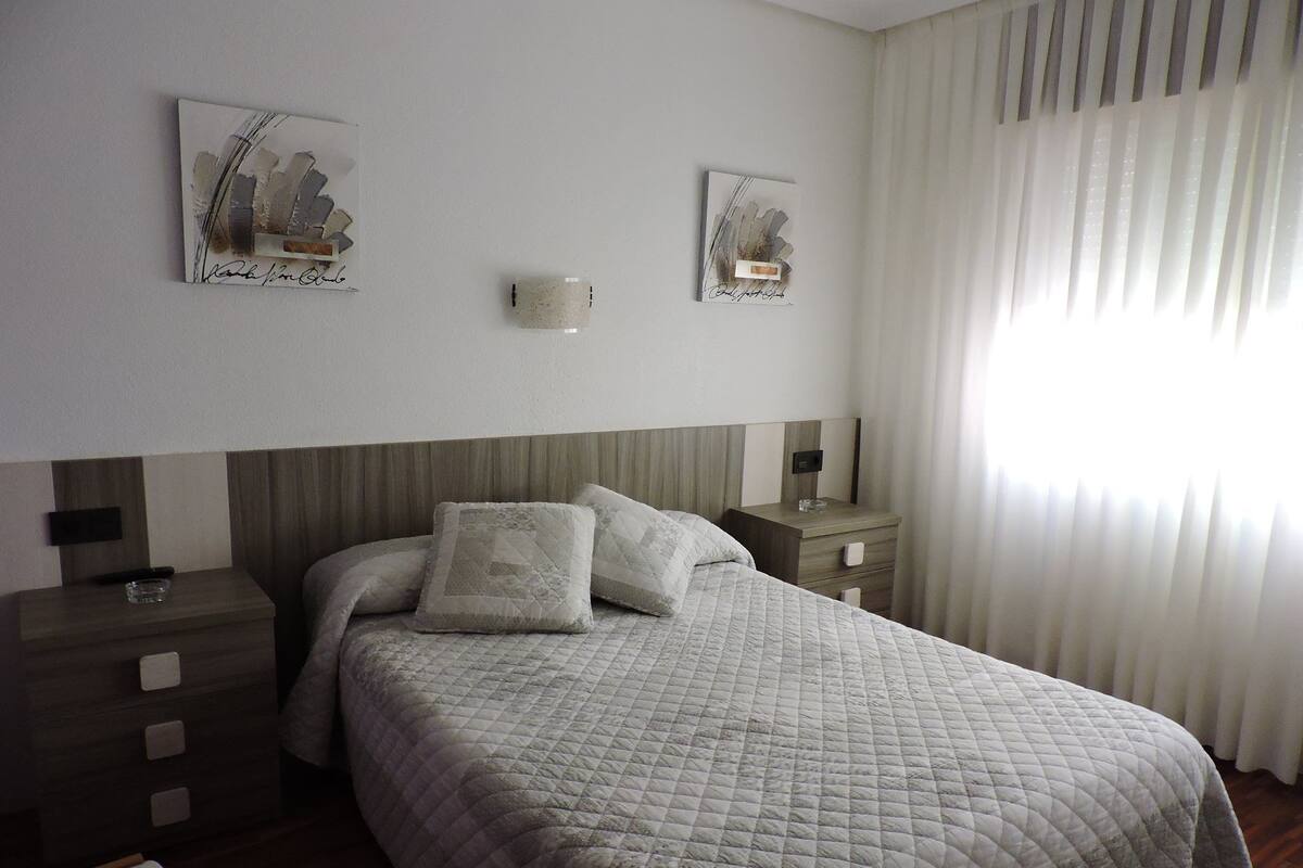 Wifi gratis y ropa de cama