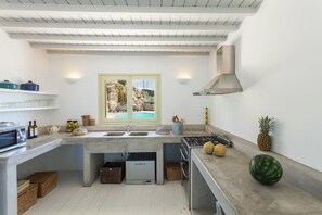 Villa, 6 camere da letto, piscina privata | Cucina privata | Frigorifero con congelatore, microonde, forno, piano cottura