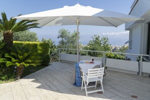 Villa, 4 Schlafzimmer | Terrasse/Patio