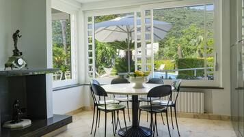 Villa, 4 camere da letto | Soggiorno | TV a schermo piatto