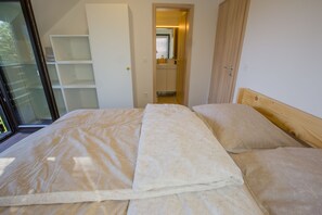 Panoramic Apartment, Mountain View | Blackout drapes, soundproofing, free cribs/infant beds, free WiFi