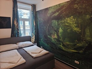 Appartement (No 4, Nahe Schoenbrunn) | Décor unique, ameublement unique, fer et planche à repasser
