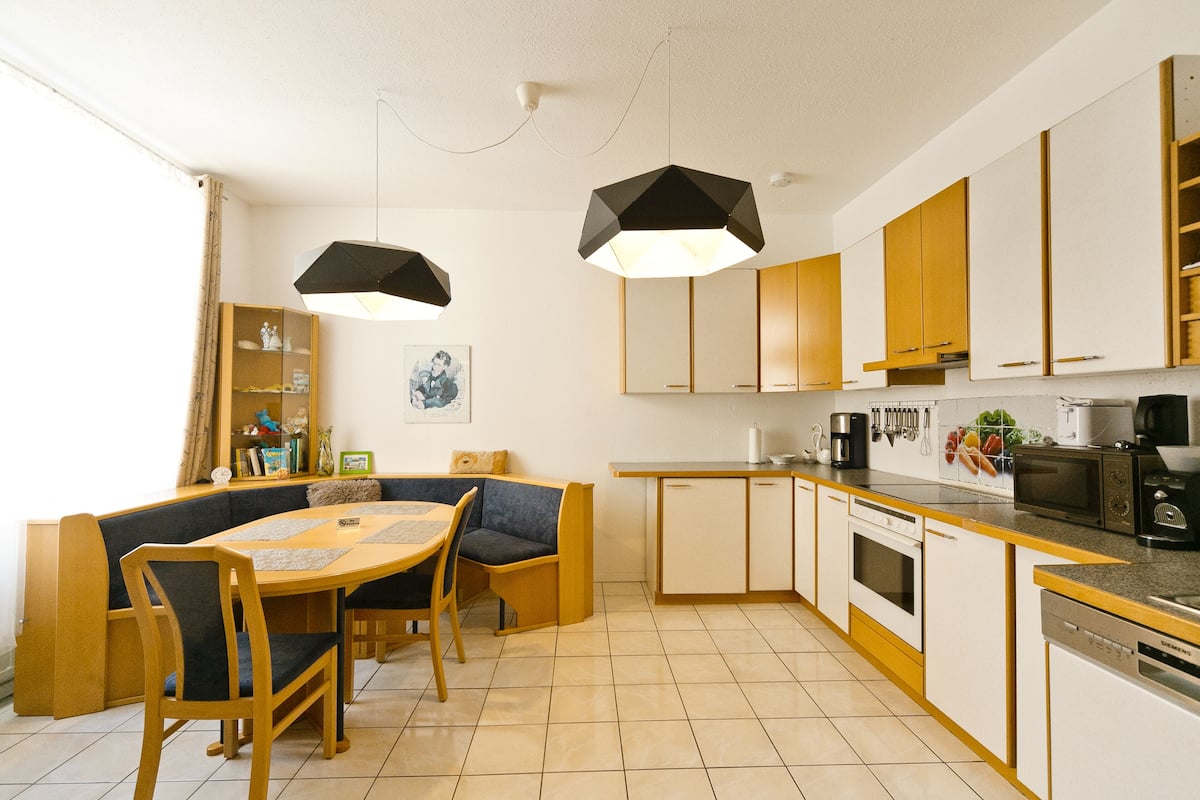 Apartment (No 5, Nahe Schoenbrunn) | Ruang tamu | 70 cm televisyen skrin rata dengan digital, TV