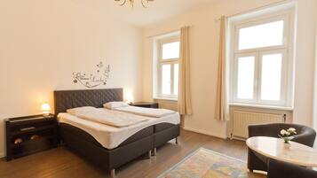Apartment (No 8, Nahe Schoenbrunn) | Individually decorated, individually furnished, iron/ironing board