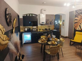Apart Daire (No 4, Nahe Schoenbrunn) | Oturma alanı | Dijital TV kanalları bulunan 70 cm düz ekran televizyon, televizyon