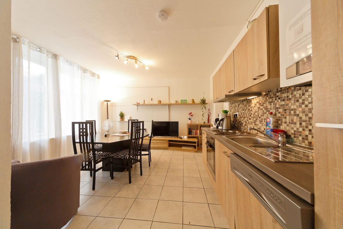 Apartment (No 2, nahe Schoenbrunn) | Ruang tamu | 70 cm televisyen skrin rata dengan digital, TV