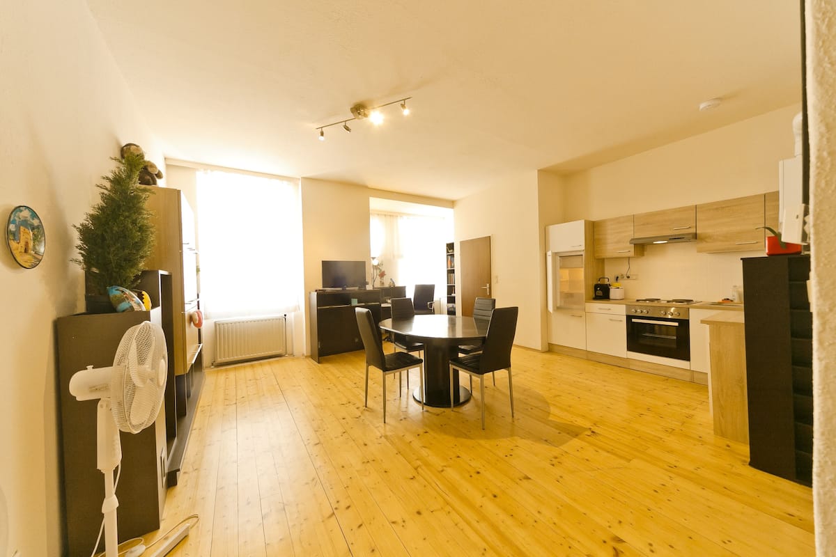 Apartment (No 6, Nahe Schoenbrunn) | Ruang tamu | 70 cm televisyen skrin rata dengan digital, TV