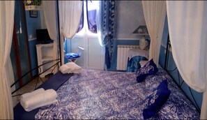 Comfort-Doppelzimmer, mit Bad | Verdunkelungsvorhänge, kostenloses WLAN, Bettwäsche