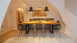 Villa, 5 Schlafzimmer | Essbereich im Zimmer