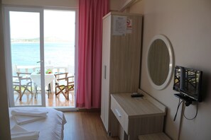 Classic Double Room, 1 Double Bed, Non Smoking | Living area | Flat-screen TV, pay movies - Gunes Pension (Ayvalik)