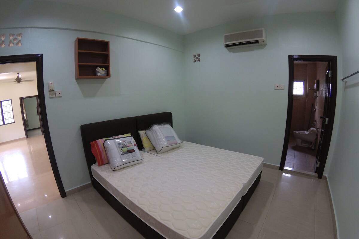 Family House, 1 Bedroom, Non Smoking | Premium bedding, Select Comfort beds, cots/infant beds, rollaway beds