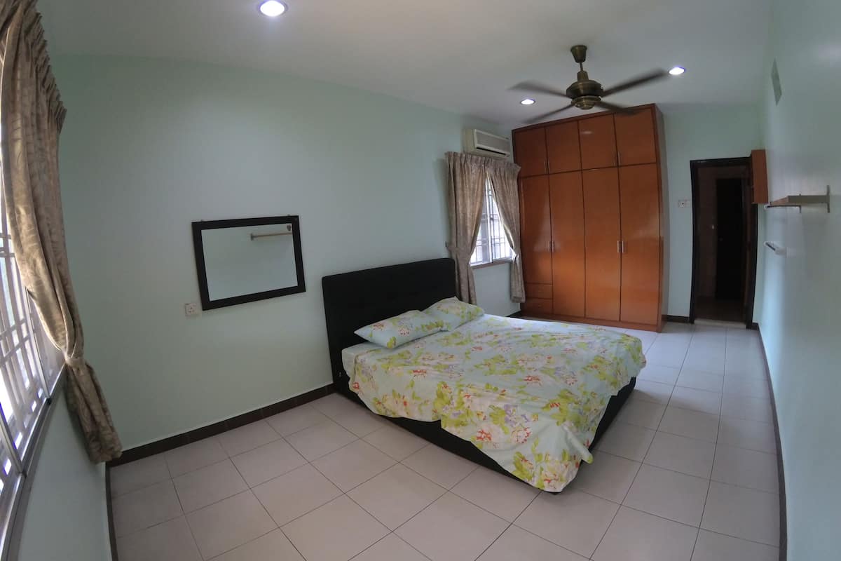Family House, 1 Queen Bed, Non Smoking, Garden View