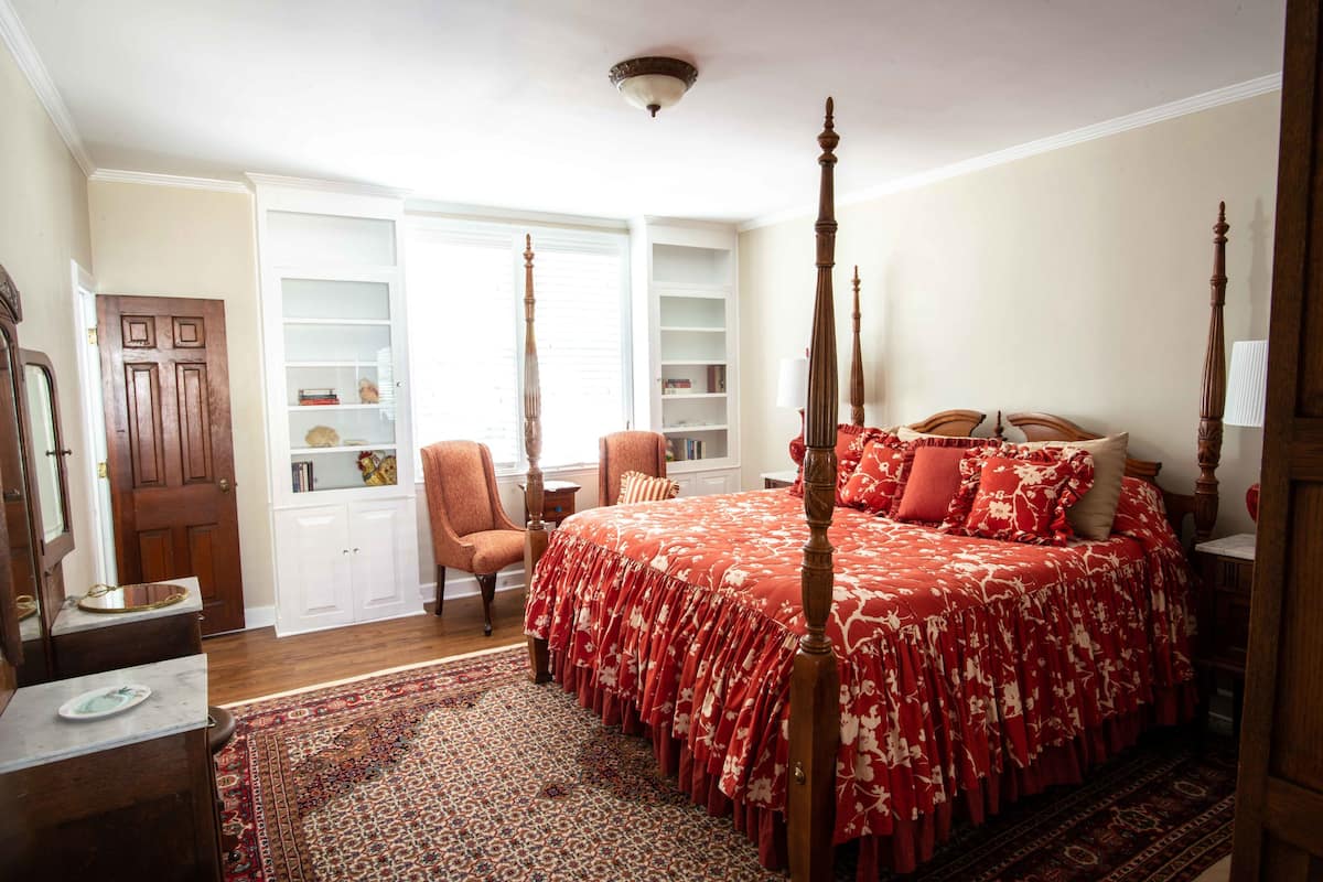 (Julia) whirlpool Jacuzzi  | Egyptian cotton sheets, premium bedding, free WiFi
