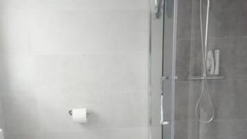 Luxury Apartment, 1 Double Bed, Non Smoking | Bathroom shower