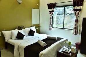 1 bedroom, Egyptian cotton sheets, premium bedding, in-room safe