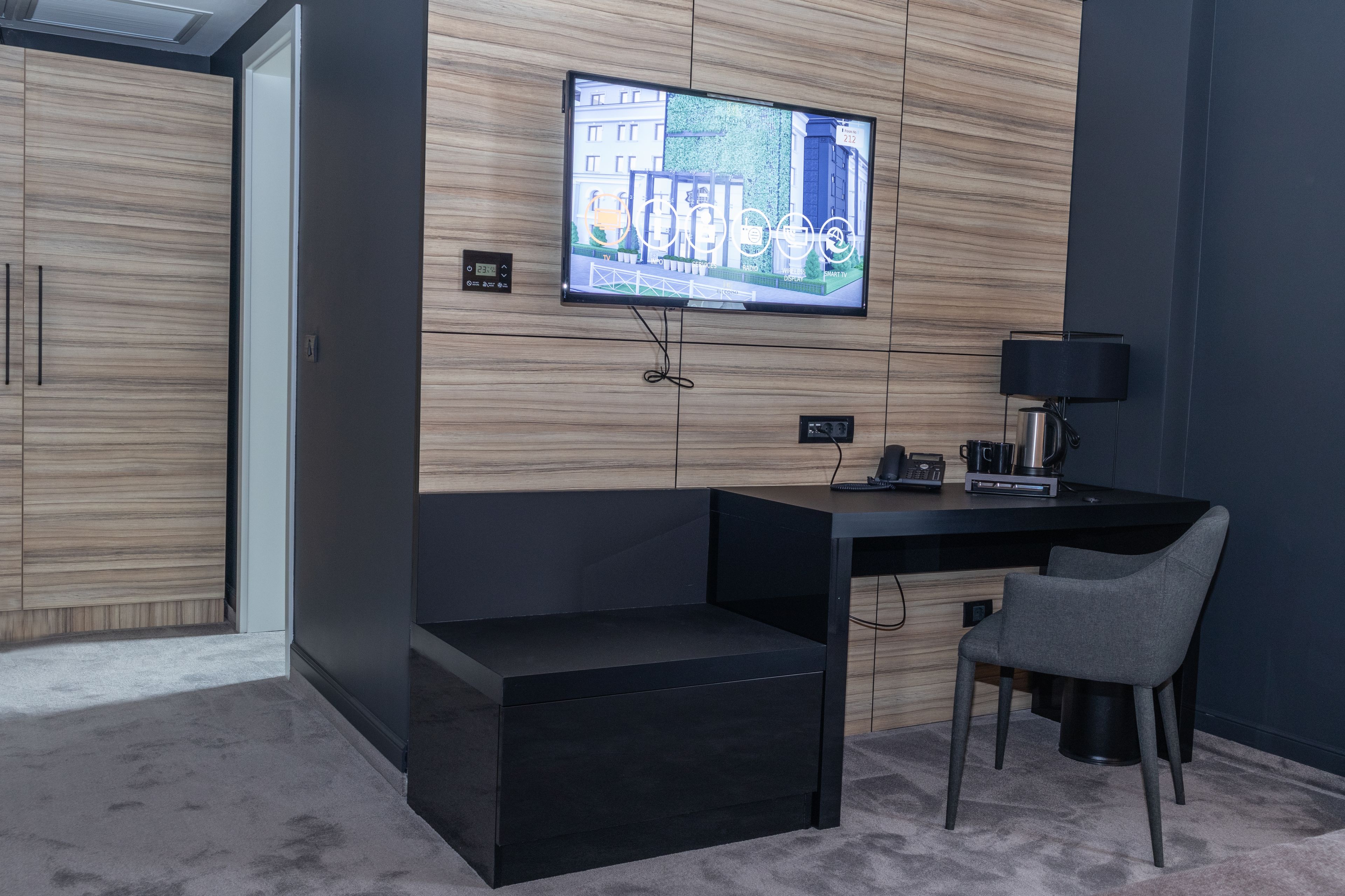 superior double room | 1 bedroom, minibar, in-room safe, desk