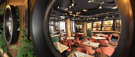 Breakfast and dinner served